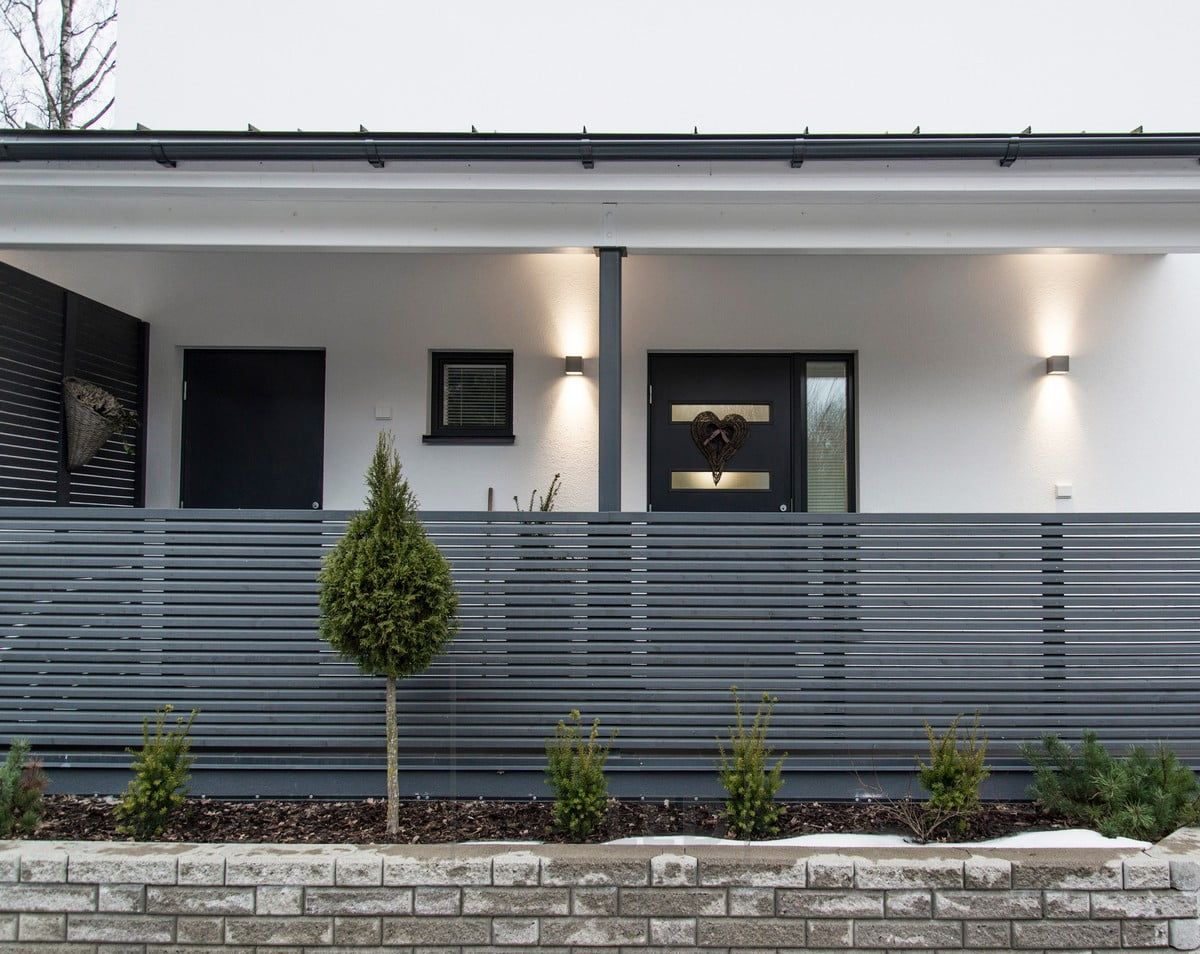 CUBIC led wall lights illuminating the entrance and illuminating the façade in two directions. The light is soft and warm at 3000 kelvin. Ledstore.fi